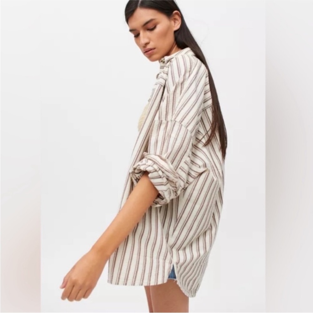 UO Oversized Bryce Striped Longline Button-Down Shirt Cream / Brown size Small